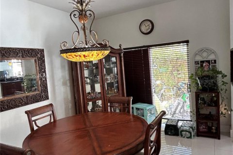 House in Miami Gardens, Florida 4 bedrooms, 179.49 sq.m. № 1965687 - photo 9