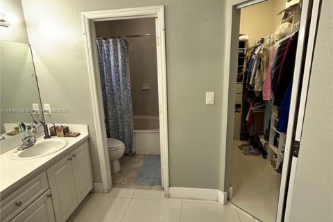 House in Miami Gardens, Florida 4 bedrooms, 179.49 sq.m. № 1965687 - photo 16