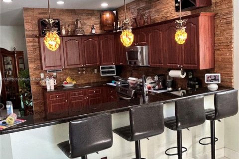 House in Miami Gardens, Florida 4 bedrooms, 179.49 sq.m. № 1965687 - photo 10