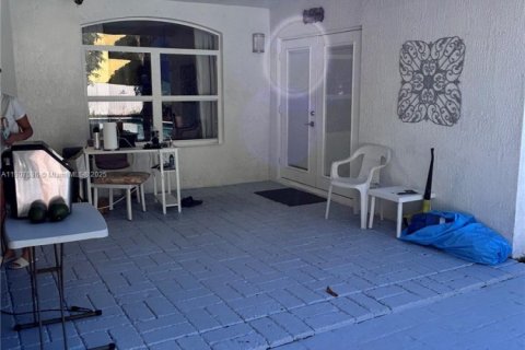 House in Miami Gardens, Florida 4 bedrooms, 179.49 sq.m. № 1965687 - photo 22