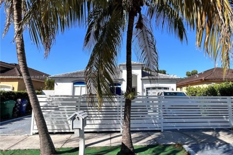 House in Miami Gardens, Florida 4 bedrooms, 179.49 sq.m. № 1965687 - photo 2