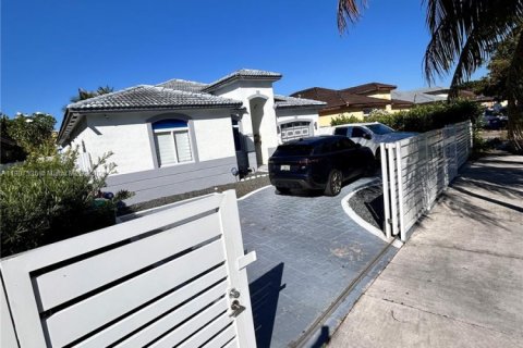 House in Miami Gardens, Florida 4 bedrooms, 179.49 sq.m. № 1965687 - photo 3