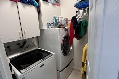 House in Miami Gardens, Florida 4 bedrooms, 179.49 sq.m. № 1965687 - photo 26