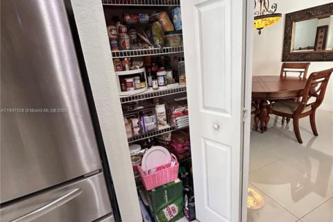 House in Miami Gardens, Florida 4 bedrooms, 179.49 sq.m. № 1965687 - photo 12