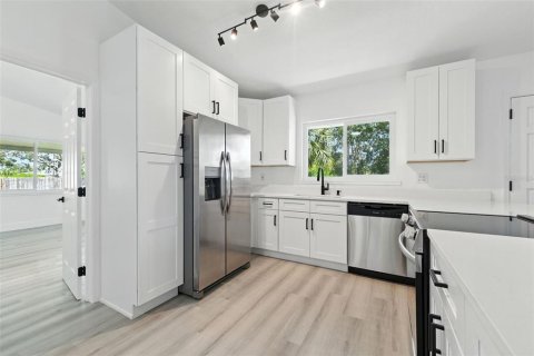 Casa en venta en Tarpon Springs, Florida, 3 dormitorios, 144.93 m2 № 1907890 - foto 9