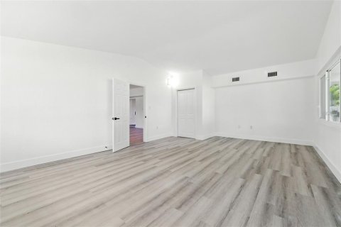 Casa en venta en Tarpon Springs, Florida, 3 dormitorios, 144.93 m2 № 1907890 - foto 16