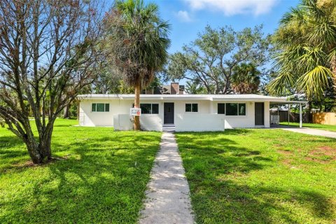 Casa en venta en Tarpon Springs, Florida, 3 dormitorios, 144.93 m2 № 1907890 - foto 1