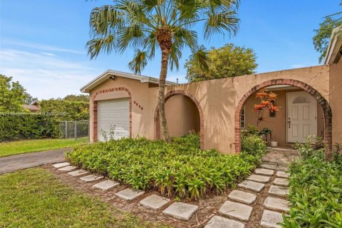 Casa en venta en Miami, Florida, 3 dormitorios, 148.92 m2 № 2006431 - foto 5