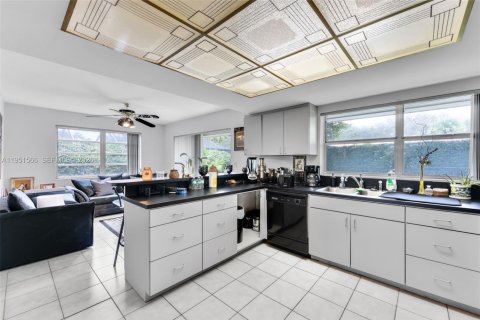 Casa en venta en Miami, Florida, 3 dormitorios, 148.92 m2 № 2006431 - foto 11