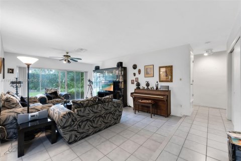 Casa en venta en Miami, Florida, 3 dormitorios, 148.92 m2 № 2006431 - foto 12