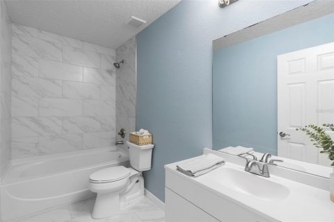 House in Winter Garden, Florida 4 bedrooms, 216.65 sq.m. № 1795593 - photo 19