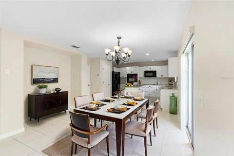 House in Winter Garden, Florida 4 bedrooms, 216.65 sq.m. № 1795593 - photo 8