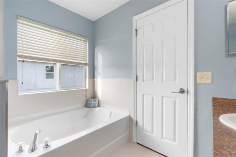 House in Winter Garden, Florida 4 bedrooms, 216.65 sq.m. № 1795593 - photo 16