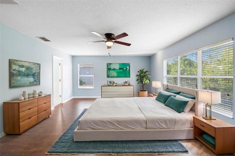 House in Winter Garden, Florida 4 bedrooms, 216.65 sq.m. № 1795593 - photo 13