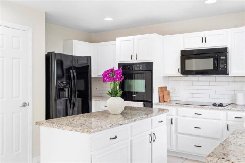 House in Winter Garden, Florida 4 bedrooms, 216.65 sq.m. № 1795593 - photo 9