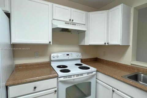 Copropriété à vendre à Miramar, Floride: 2 chambres, 77.29 m2 № 1948210 - photo 4