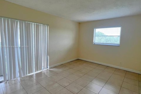 Copropriété à vendre à Miramar, Floride: 2 chambres, 77.29 m2 № 1948210 - photo 7