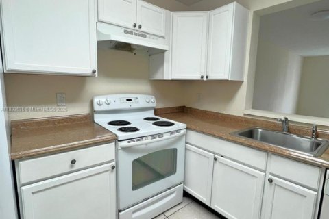 Copropriété à vendre à Miramar, Floride: 2 chambres, 77.29 m2 № 1948210 - photo 2