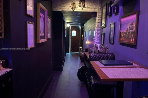 Commercial property in Coral Gables, Florida № 1958470 - photo 3