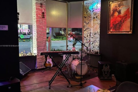 Commercial property in Coral Gables, Florida № 1958470 - photo 6