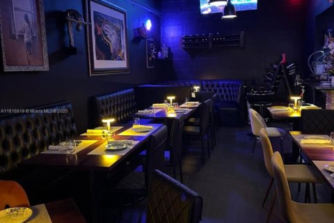 Commercial property in Coral Gables, Florida № 1958470 - photo 7