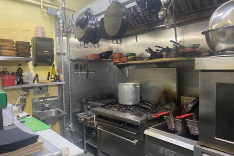 Commercial property in Coral Gables, Florida № 1958470 - photo 18