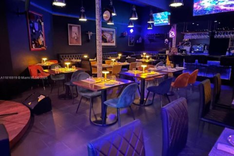 Commercial property in Coral Gables, Florida № 1958470 - photo 4