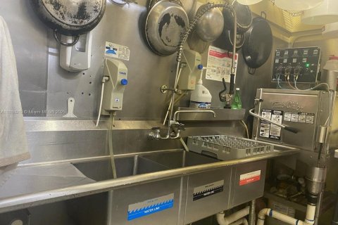 Commercial property in Coral Gables, Florida № 1958470 - photo 17