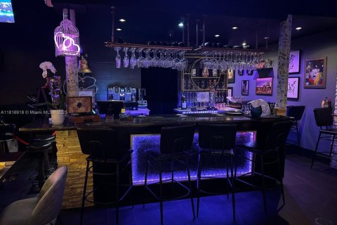 Commercial property in Coral Gables, Florida № 1958470 - photo 2