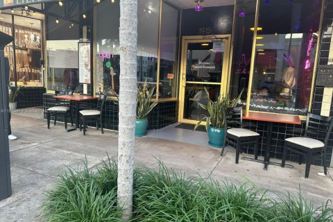 Commercial property in Coral Gables, Florida № 1958470 - photo 8