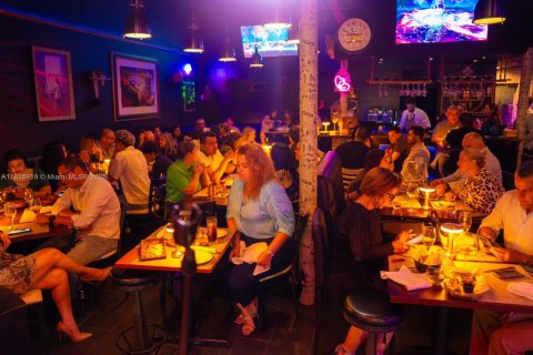 Commercial property in Coral Gables, Florida № 1958470 - photo 1