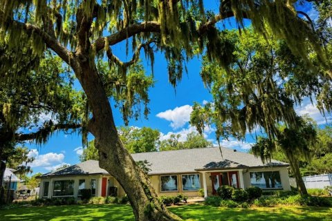 House in Clermont, Florida 4 bedrooms, 321.72 sq.m. № 2218277 - photo 6