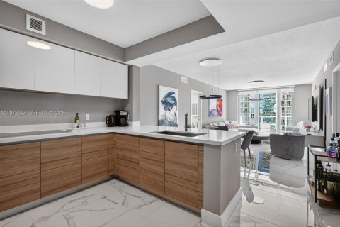Condo à Sunny Isles Beach, Floride, 3 chambres  № 2248016