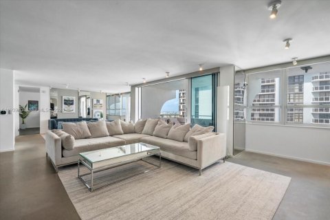 Снять в аренду кондоминиум в Майами-Бич, Флорида 3 спальни, 218.41м2, № 2004767 - фото 2