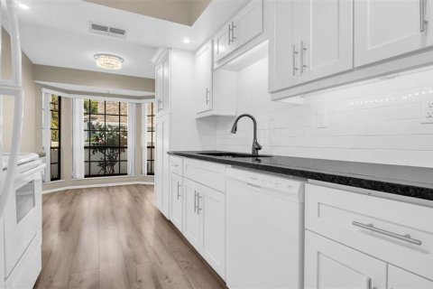 House in Palm Harbor, Florida 2 bedrooms, 114.27 sq.m. № 1448136 - photo 6