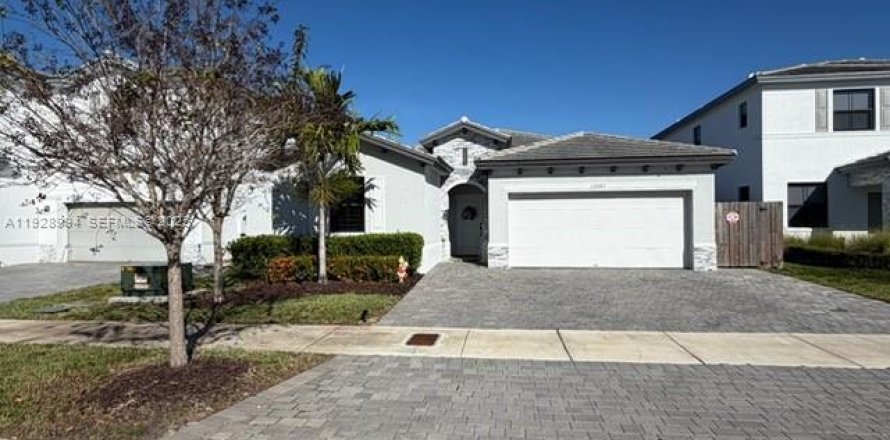 Casa en Homestead, Florida 3 dormitorios, 176.89 m2 № 1988426