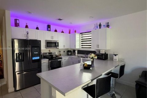 Casa en venta en Homestead, Florida, 3 dormitorios, 176.89 m2 № 1988426 - foto 12