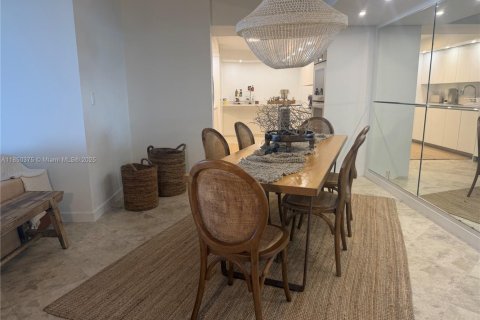 Condo in Key Biscayne, Florida, 2 bedrooms  № 2012652 - photo 15