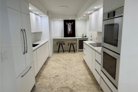 Condo in Key Biscayne, Florida, 2 bedrooms  № 2012652 - photo 20