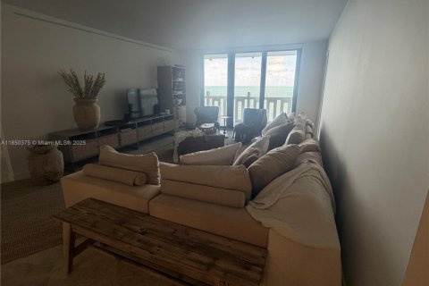 Condo in Key Biscayne, Florida, 2 bedrooms  № 2012652 - photo 8