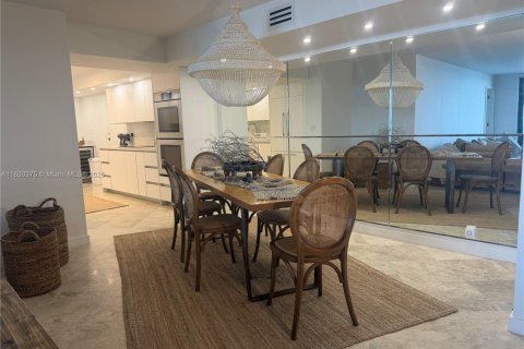 Condo in Key Biscayne, Florida, 2 bedrooms  № 2012652 - photo 17