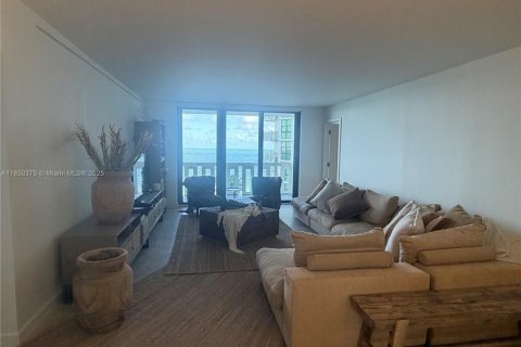 Condo in Key Biscayne, Florida, 2 bedrooms  № 2012652 - photo 13