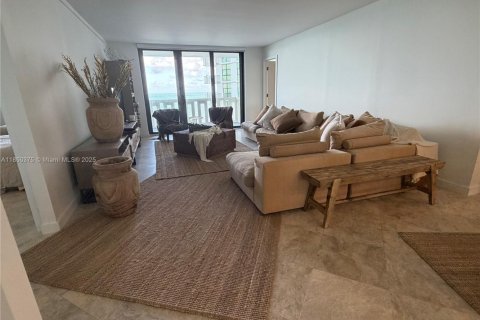Condo in Key Biscayne, Florida, 2 bedrooms  № 2012652 - photo 5