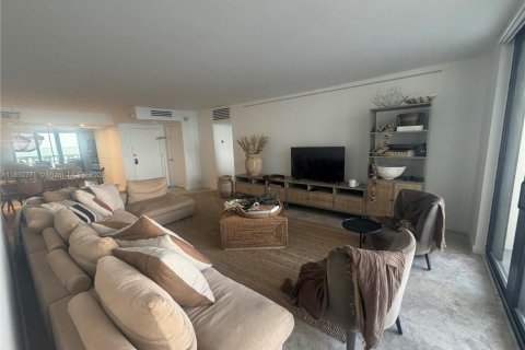 Condo in Key Biscayne, Florida, 2 bedrooms  № 2012652 - photo 14