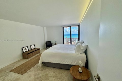 Condo in Key Biscayne, Florida, 2 bedrooms  № 2012652 - photo 24