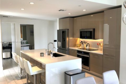 Condo in Sunrise, Florida, 3 bedrooms  № 2383157 - photo 6