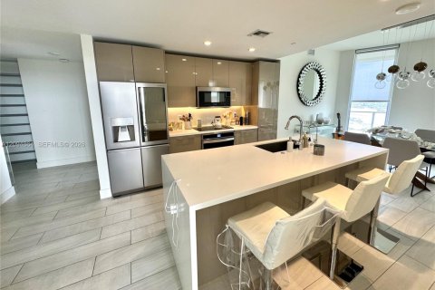 Condo in Sunrise, Florida, 3 bedrooms  № 2383157 - photo 2