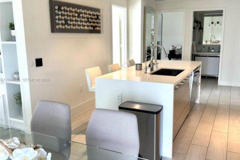Condo in Sunrise, Florida, 3 bedrooms  № 2383157 - photo 5