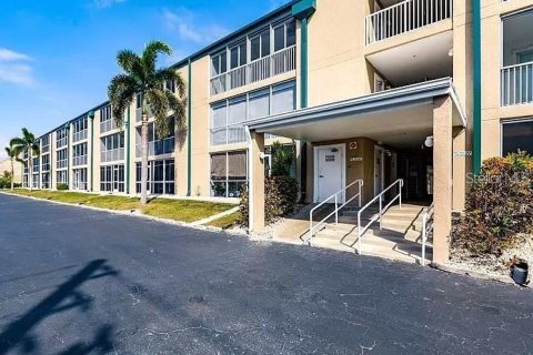 Copropriété à vendre à Punta Gorda, Floride: 2 chambres, 100.06 m2 № 1725190 - photo 1