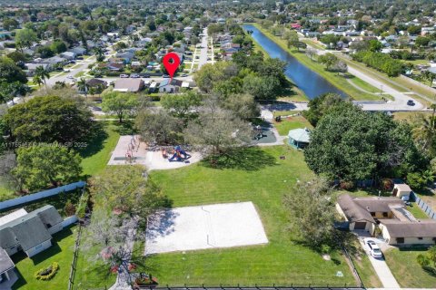 House in Royal Palm Beach, Florida 3 bedrooms, 106.09 sq.m. № 1862082 - photo 3